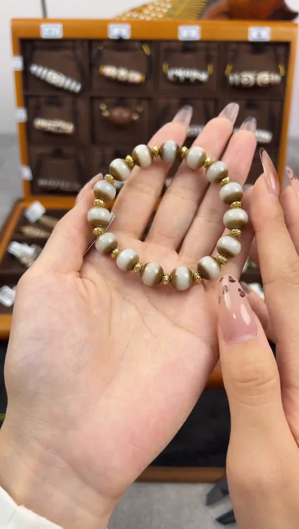 玛瑙/玉髓（覆膜）颈饰合金24微瑕随机发货