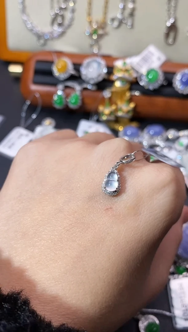 【闪购商品】翡翠吊坠(不含链)18K金镶嵌吊坠