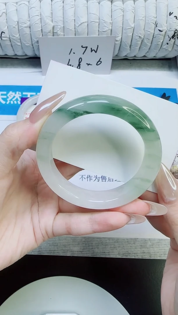 未镶嵌手镯石英质玉222/52.3