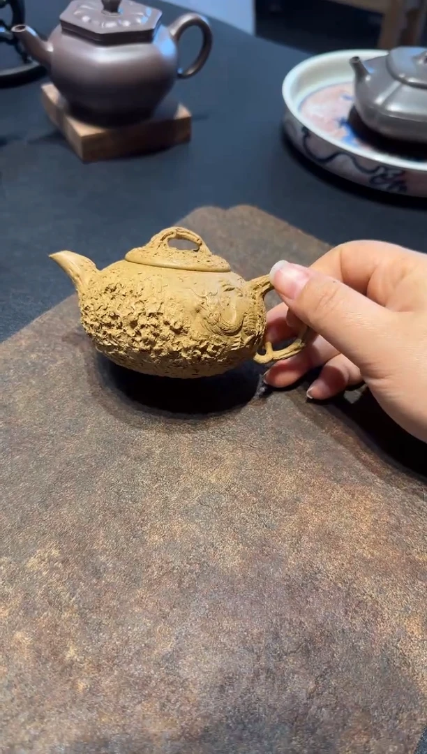 茶壶紫砂九**八隐龙供春 黄金段