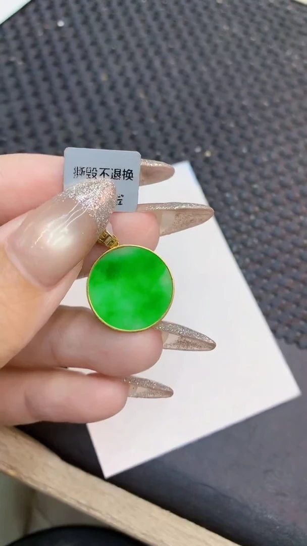 颈饰18K金镶嵌翡翠1