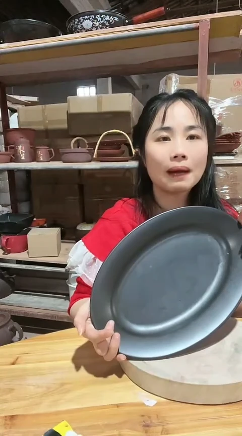 陶明细瑕疵小号黑色椭圆烤盘凸起