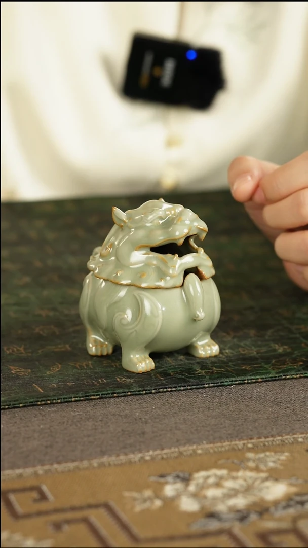 善窑厂汝窑粉青狻猊香炉