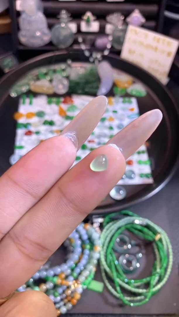 【闪购商品】翡翠挂件未镶嵌水滴