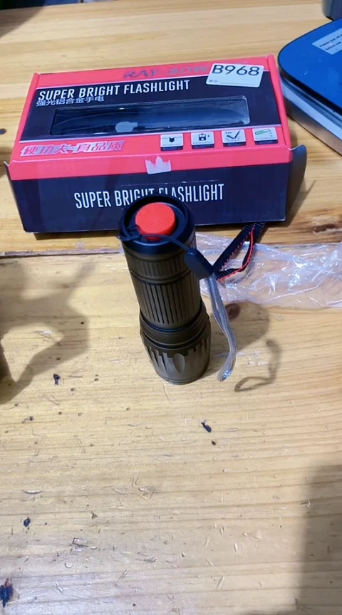 B984变焦带电池18650