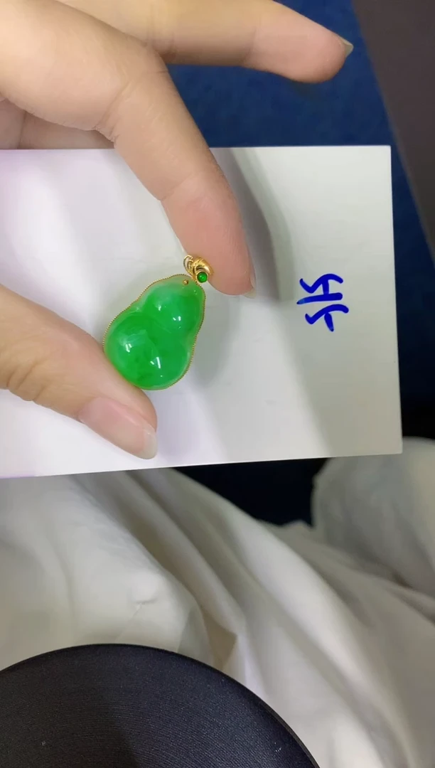 颈饰18K金镶嵌翡翠缅甸天然翡翠A货