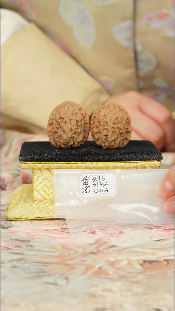 【闪购商品】文玩核桃把件非嫁接小狮子头