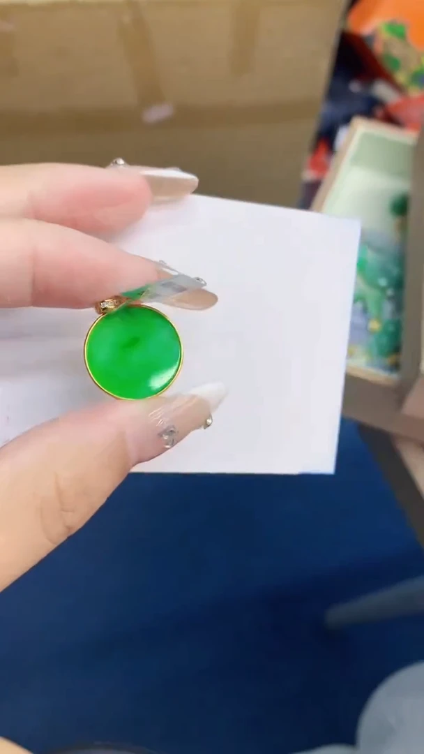 翡翠未镶嵌吊坠(不含链)1