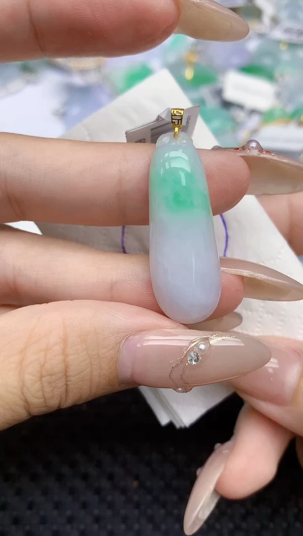 颈饰18K金镶嵌翡翠299   天然翡翠A货  百元以上9米证书费自理