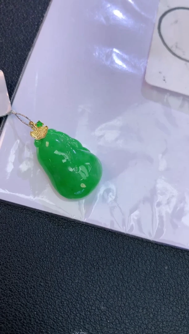 颈饰18K金镶嵌翡翠赠礼盒证书 麦麦