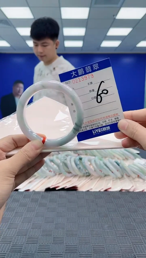 翡翠手镯未镶嵌AAAAAAAA