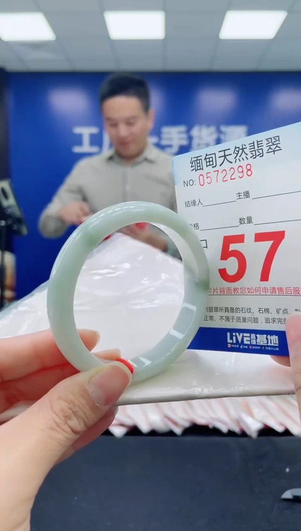 未镶嵌手镯翡翠天然翡翠手镯