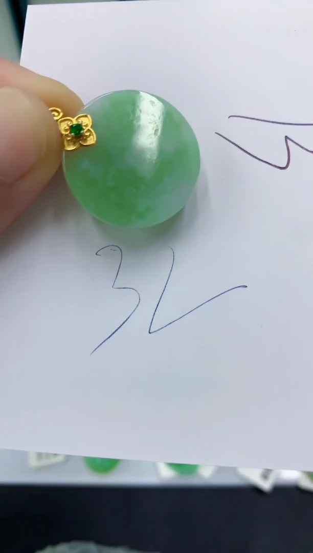 翡翠未镶嵌颈饰翡翠