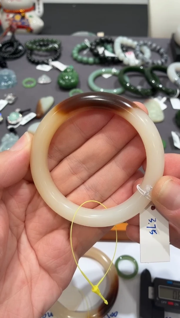 未镶嵌手镯和田玉（糖玉）?*?ZZ 糖料手镯