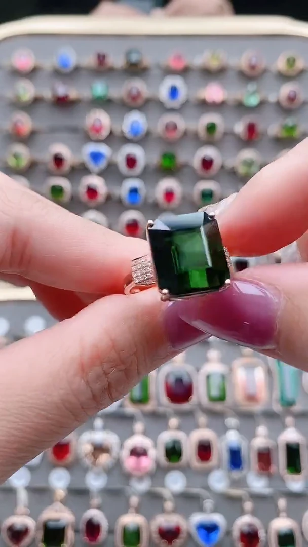 18K金镶嵌戒指碧玺10.88克拉