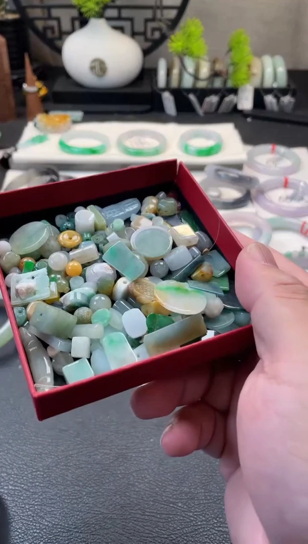 翡翠未镶嵌颈饰2有纹裂