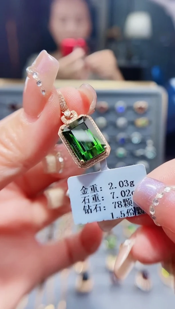 颈饰18K金镶嵌碧玺7.02.