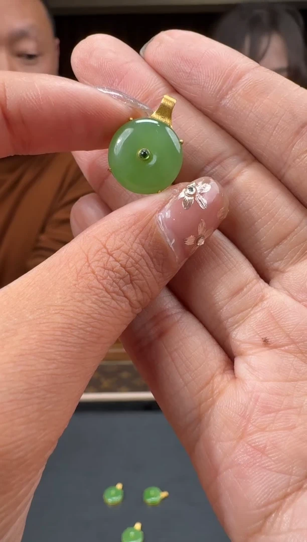 【闪购商品】和田玉7318K金镶嵌1.21星星