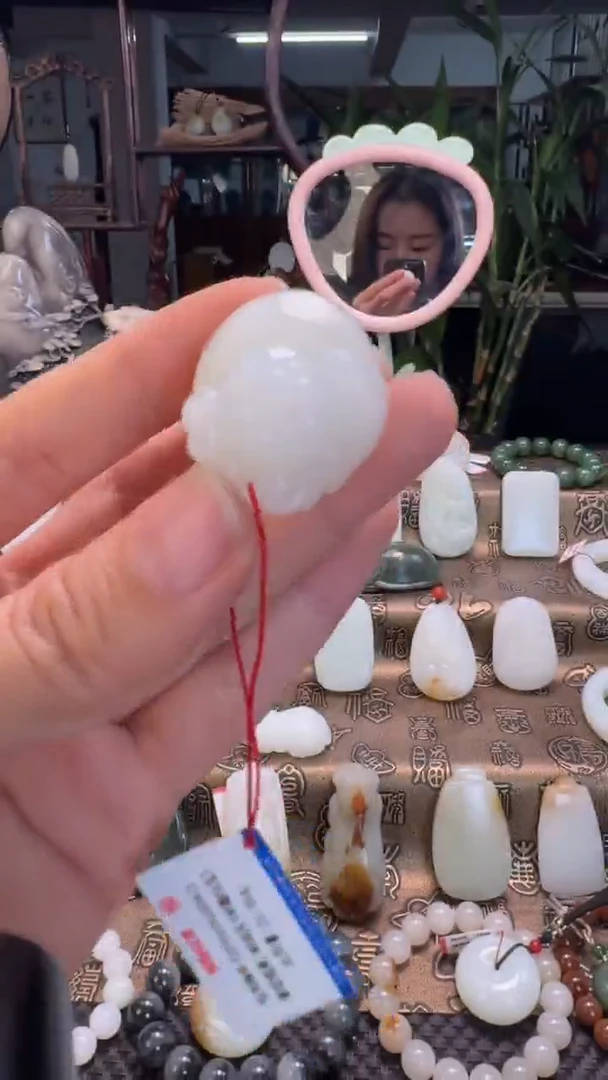 颈饰未镶嵌和田玉白玉福猪