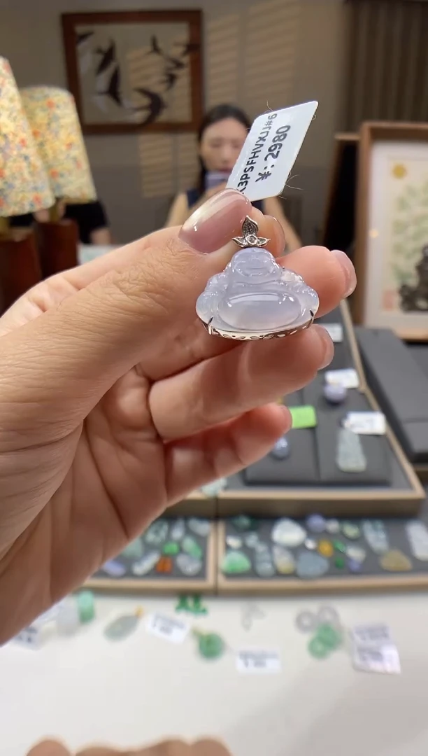 翡翠18K金镶嵌颈饰佛公