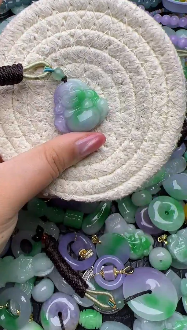 颈饰未镶嵌翡翠天然缅甸翡翠吊坠