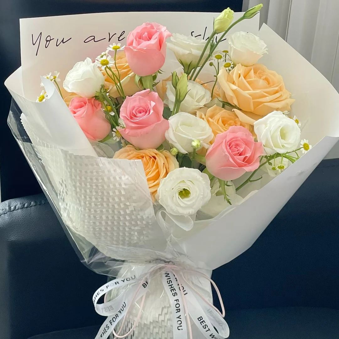 繁花如梦-11朵粉玫瑰混搭香槟玫瑰桔梗混搭小香风花束情人节礼物