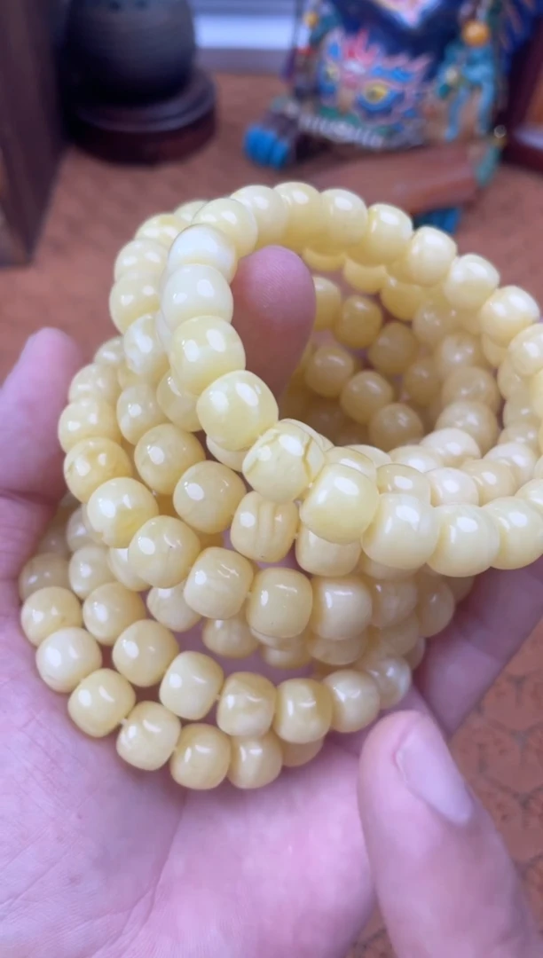 未镶嵌蜜蜡裸石微瑕手串222多样性发其中一件