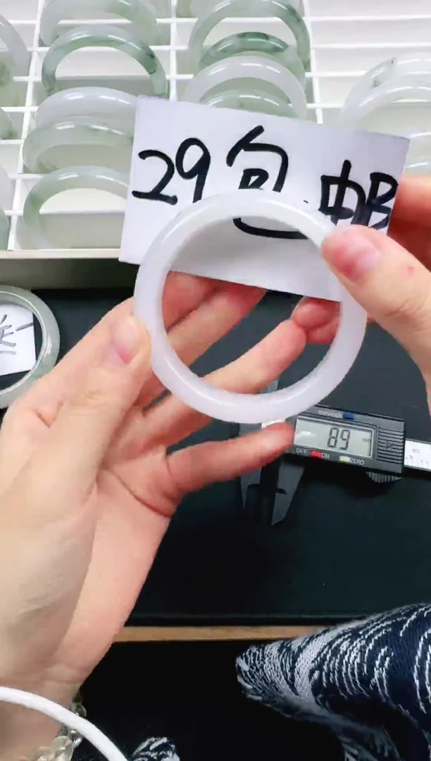 未镶嵌手镯石英质玉5-57