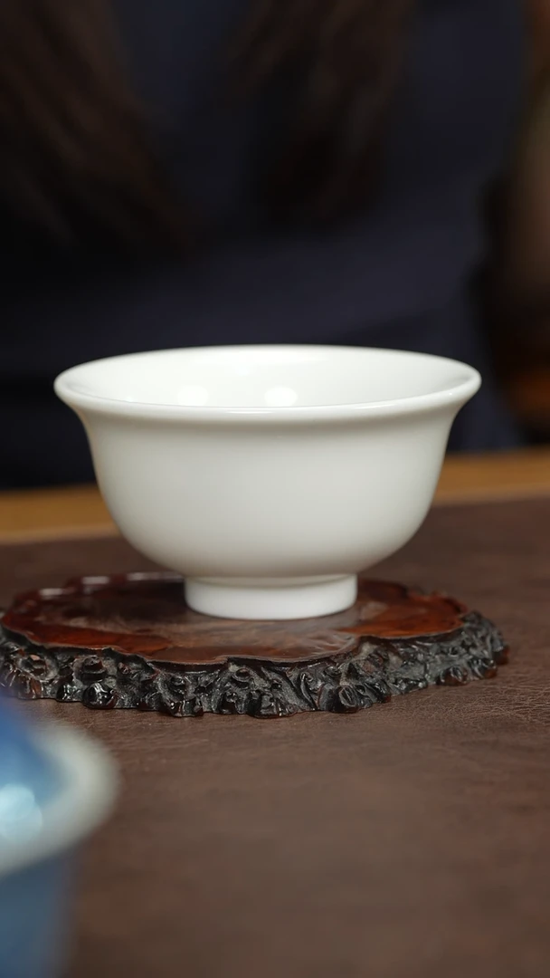 景德镇白胎压手杯