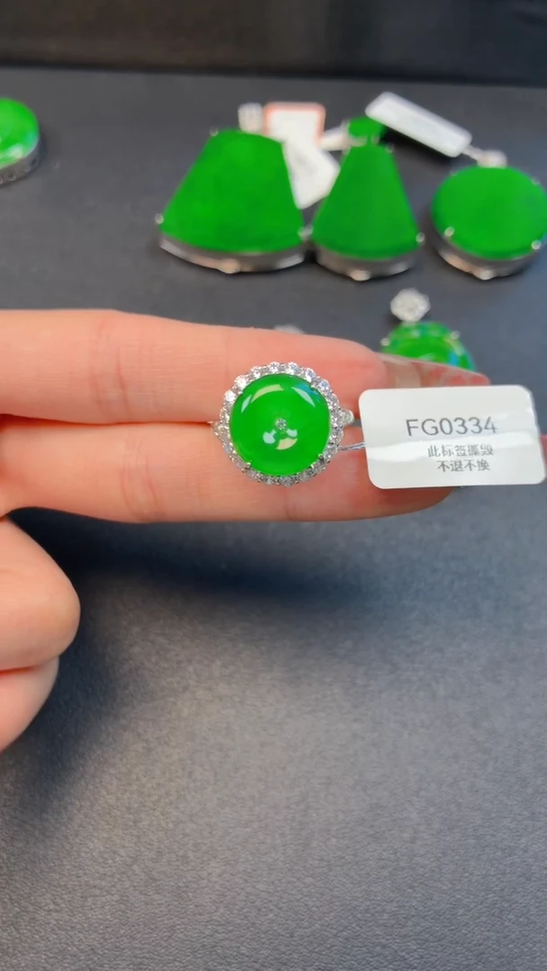 颈饰银S925镶嵌翡翠戒指