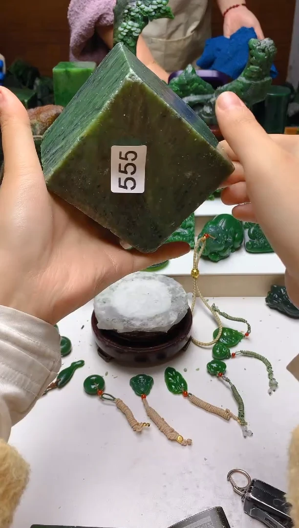 未镶嵌和田玉摆件1