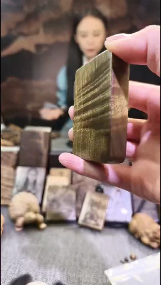 金丝楠无事牌手把件
