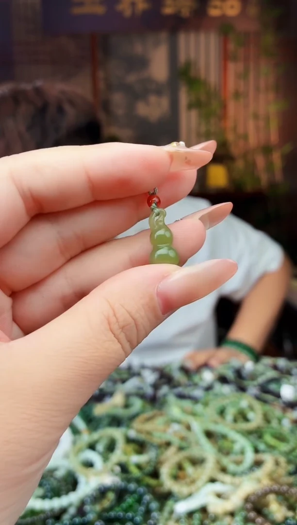 和田玉未镶嵌颈饰拍一发一