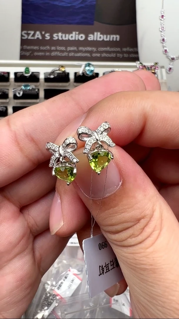 银S925镶嵌耳饰橄榄石阿吉3