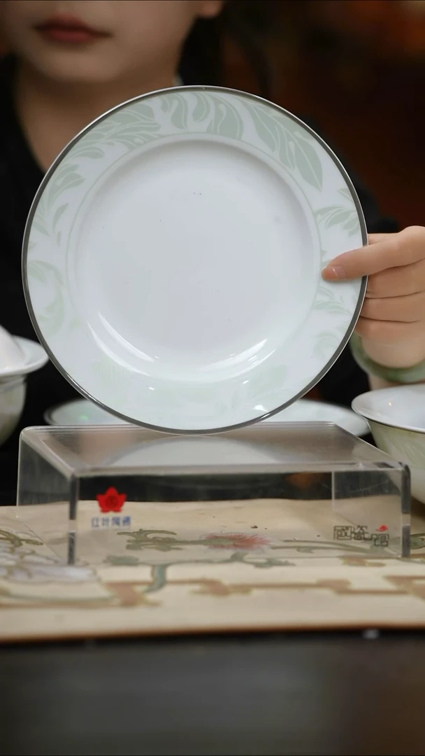 瓷4个微瑕轻舞飞扬8英寸平盘