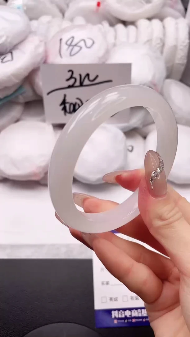 【闪购商品】石英质玉手镯未镶嵌4K250-59