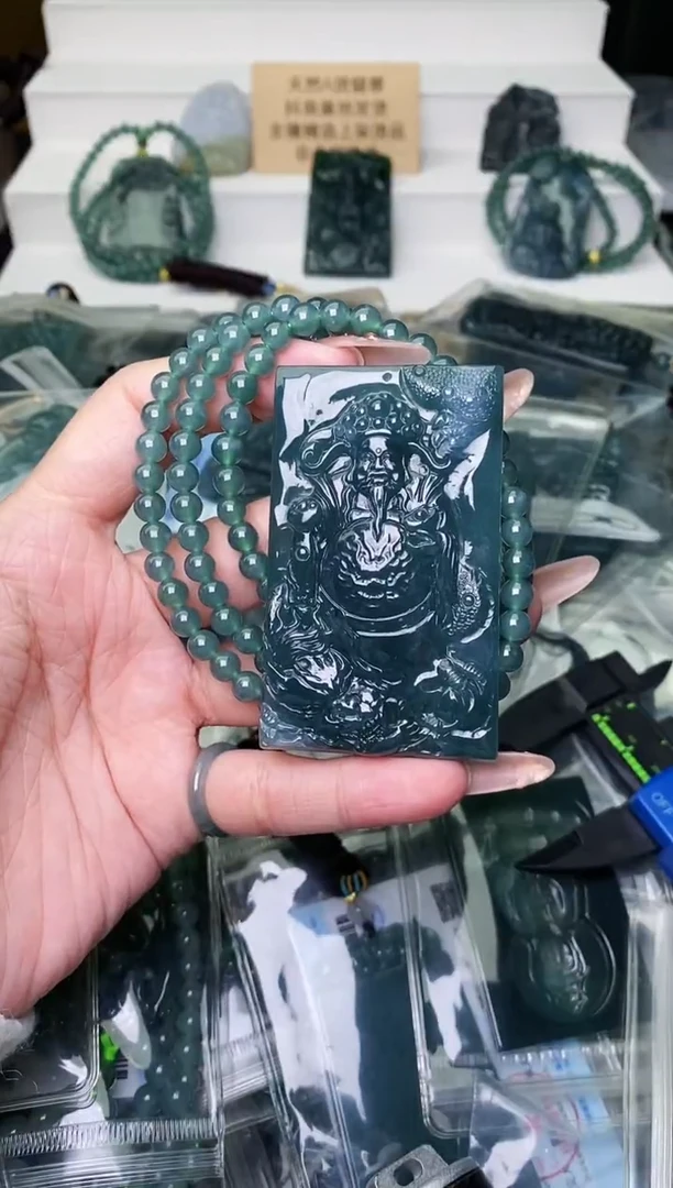 颈饰未镶嵌翡翠