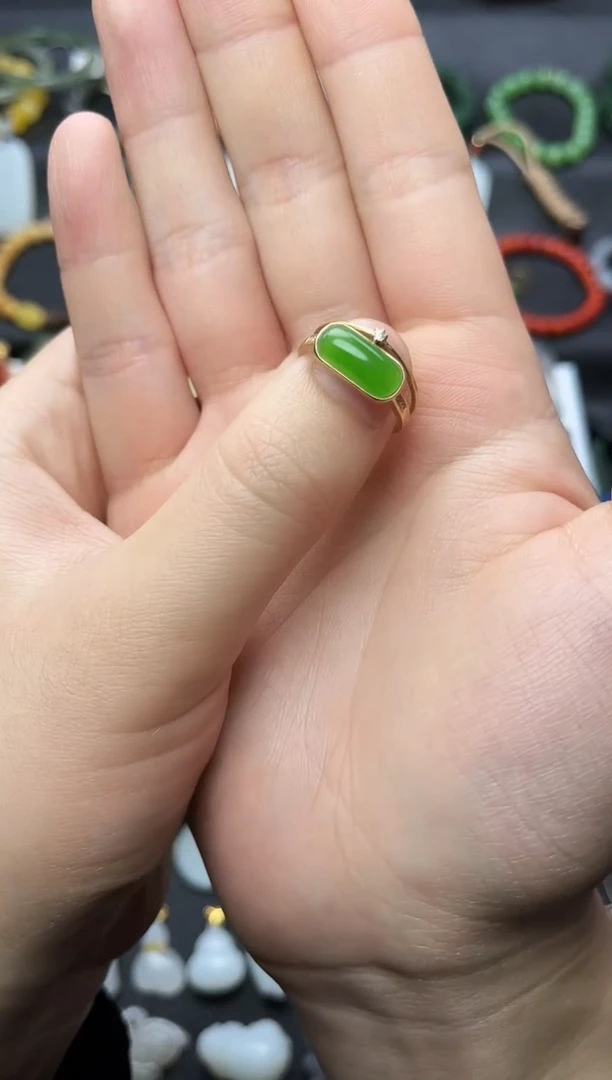 18K金镶嵌戒指和田玉马鞍戒指06