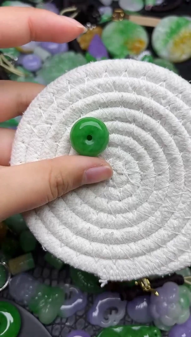 颈饰未镶嵌翡翠缅甸翡翠吊坠