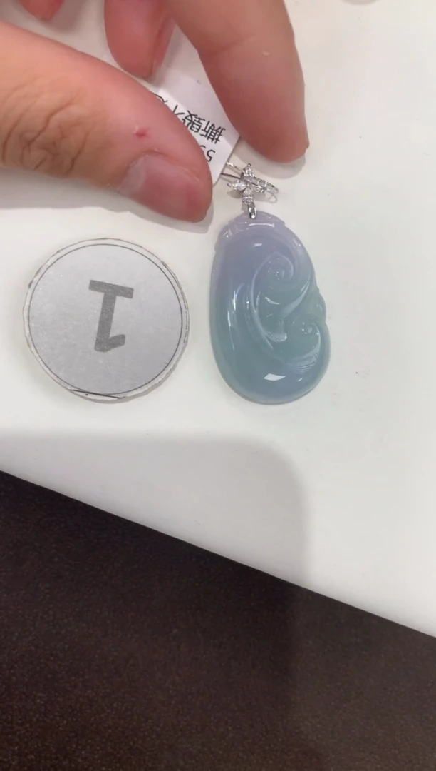 颈饰18K金镶嵌翡翠天然缅甸a货翡翠