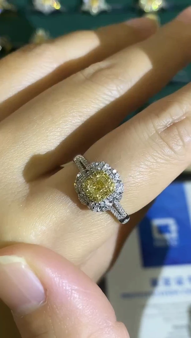 18K金镶嵌戒指钻石戒指