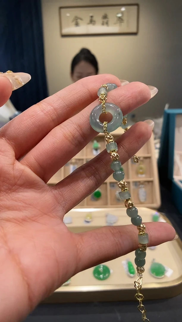 【闪购商品】翡翠吊坠(不含链)未镶嵌手串