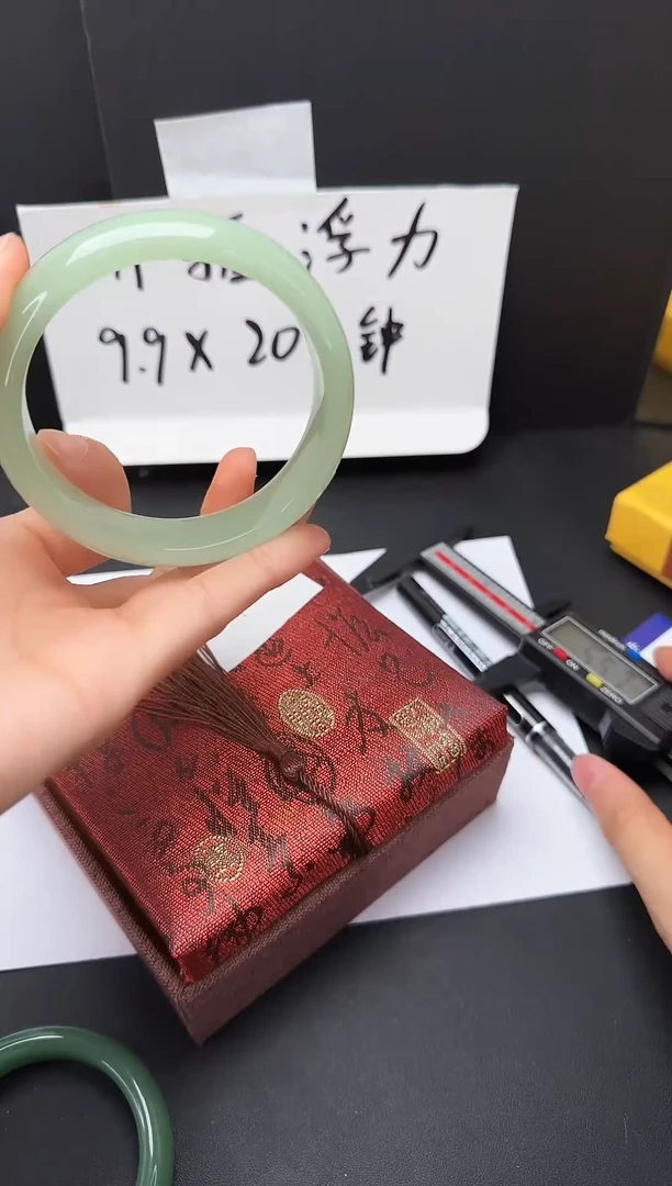 石英质玉手镯未镶嵌42
