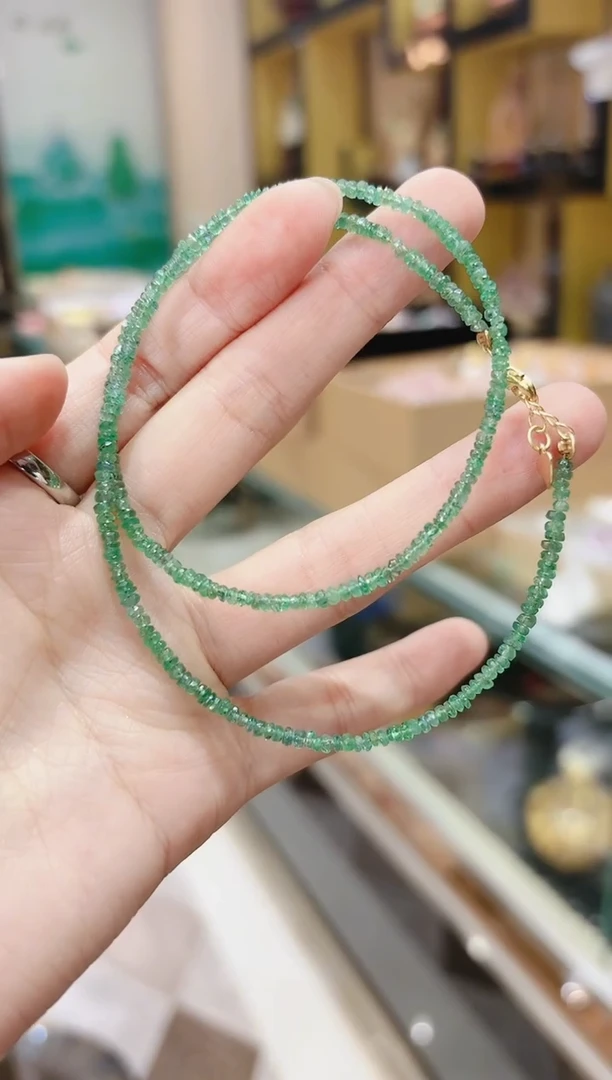【闪购商品】祖母绿项链18K金镶嵌小祖母绿塔珠项链