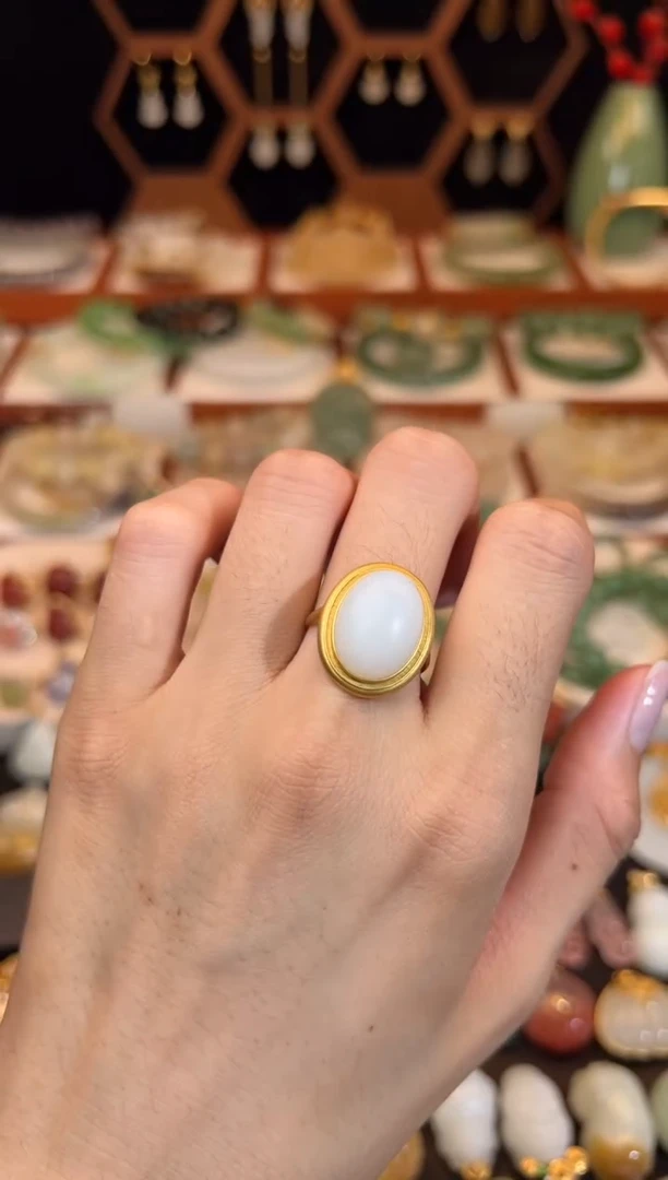 18K金镶嵌戒指和田玉福利