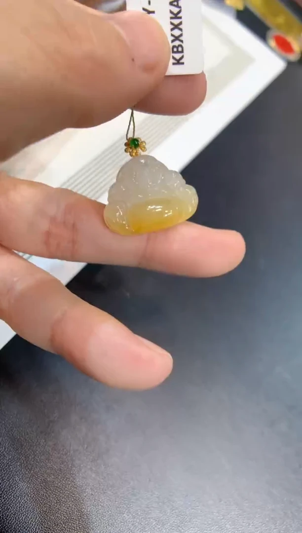 颈饰18K金镶嵌翡翠佛公
