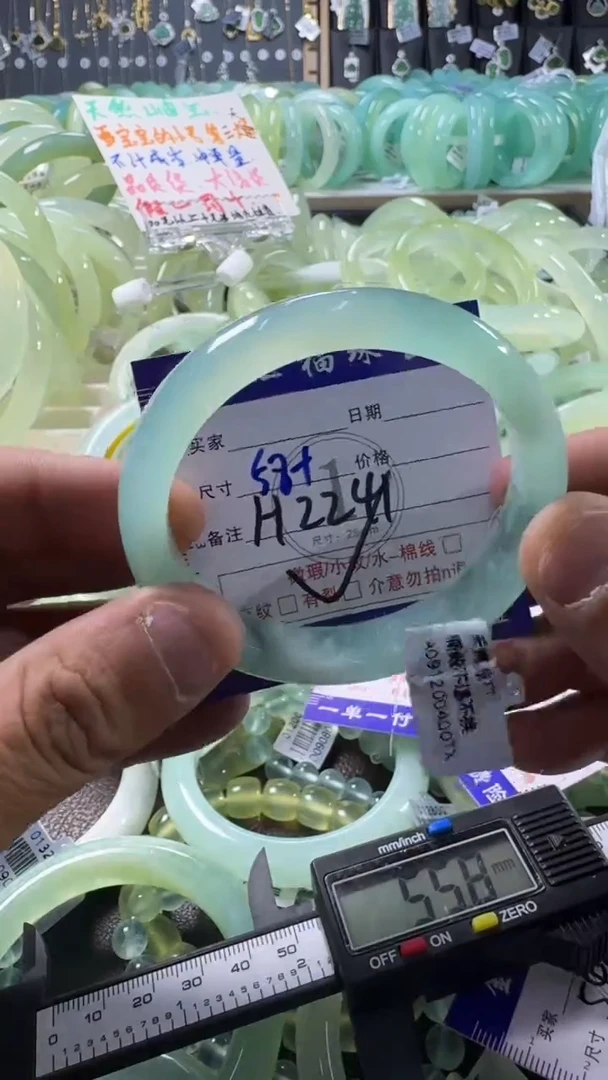 未镶嵌蛇纹石玉手镯1