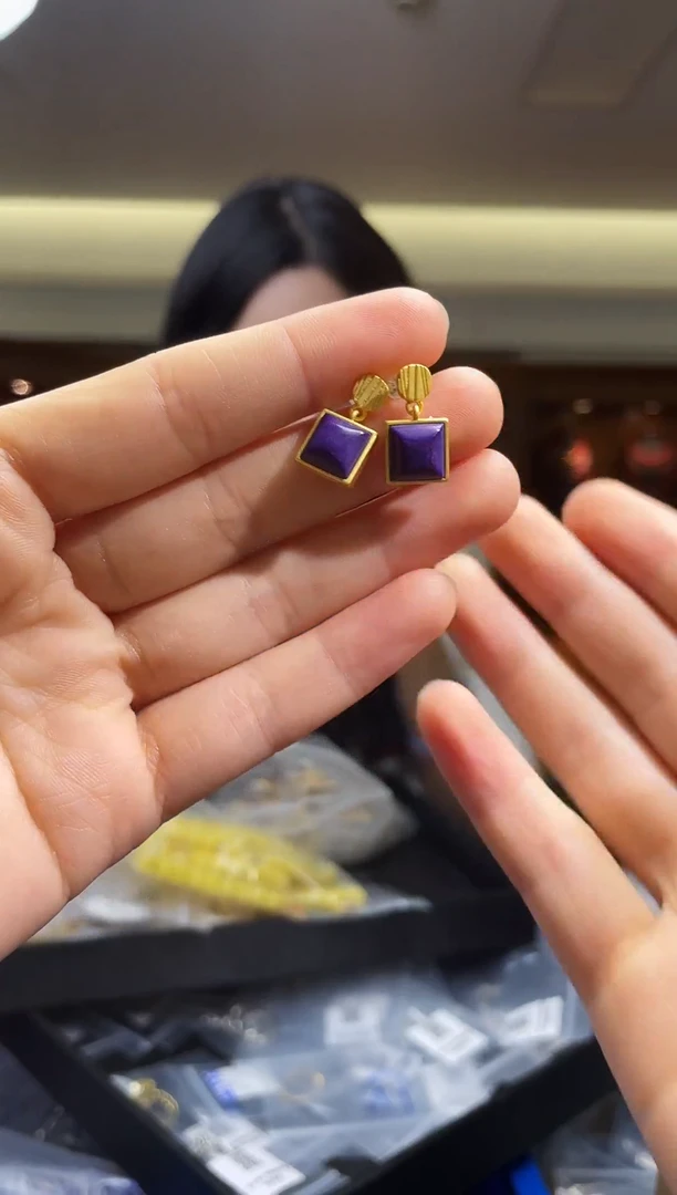 未镶嵌苏纪石（舒俱来）耳钉（多样性发一件）