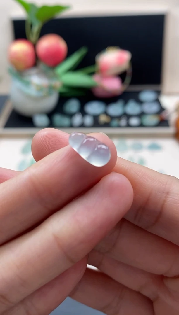 翡翠未镶嵌颈饰翡翠晴底福豆