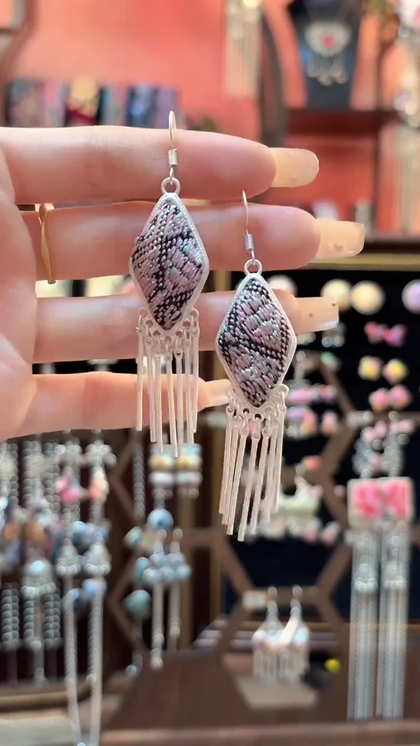 织绣 云织谣民族风精美饰品   98**